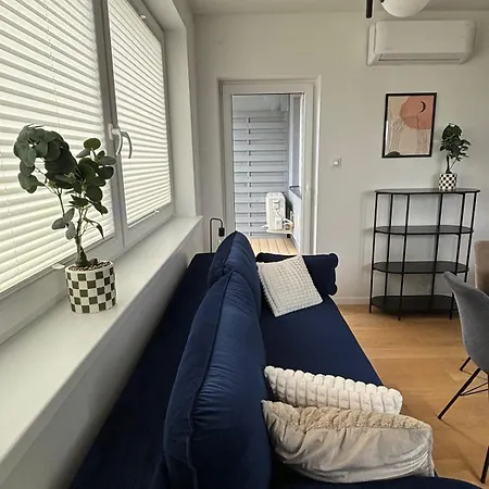 Debina Lounge 54 アパート *