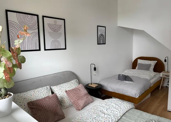 Debina Lounge 54 アパート